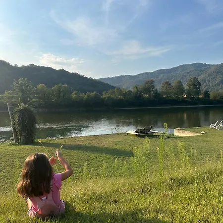 בית נופש Brvnara Drina Wooden House Drina